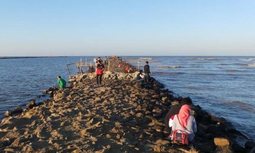 pantai kejawanan