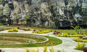 taman cisantana spot foto tebing dan tatanan bunga canti